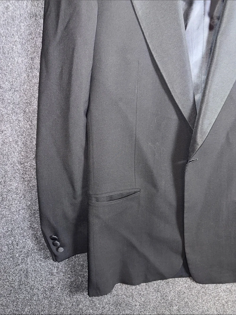 Emanuel Ungaro Black Single-Button Tuxedo Blazer with Satin Lapels